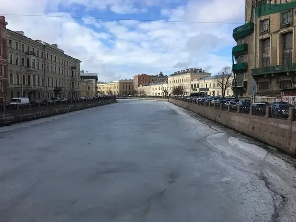 Житель города поймал огромного судака весом в 11 кг